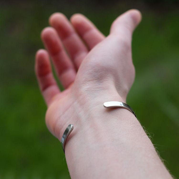 Personalized Silver Bracelet – Stylish Engraved Kada for Unisex